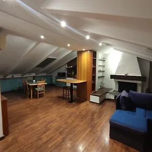 Loft Mansardato , Monza Italia